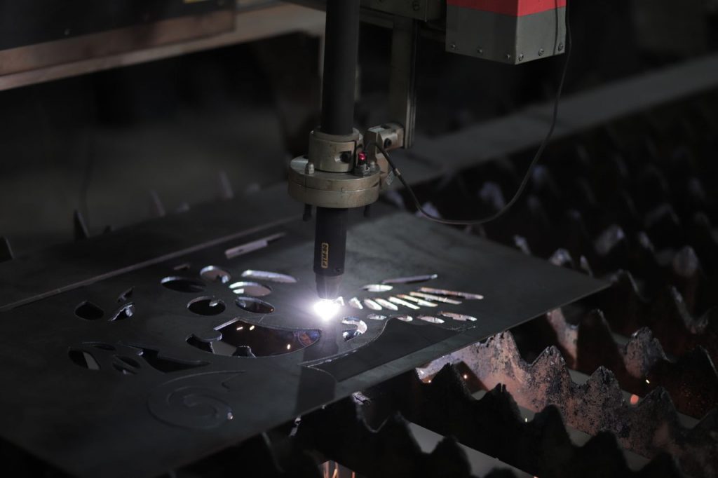Corte láser industrial para piezas metálicas