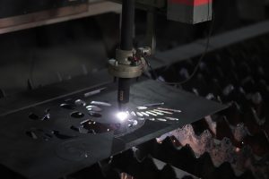 Corte láser industrial para piezas metálicas